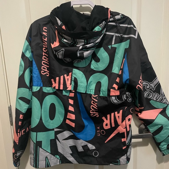 London Nike windbreaker/raincoat - Picture 2 of 4